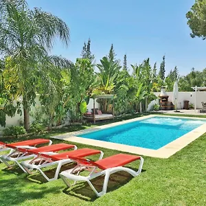 https://villa-edn-lujo-con-piscina-jacuzzi-karaoke.es-andalucia.com